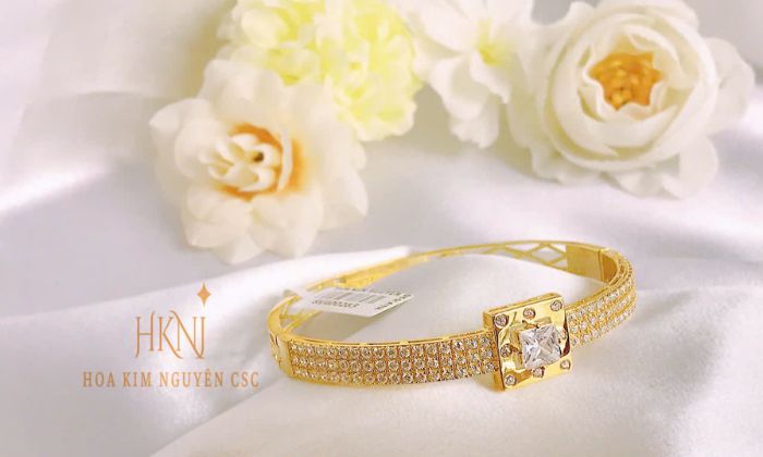 Quý khách hàng nên cân nhắc kỹ trước khi mua vào hoặc bán ra